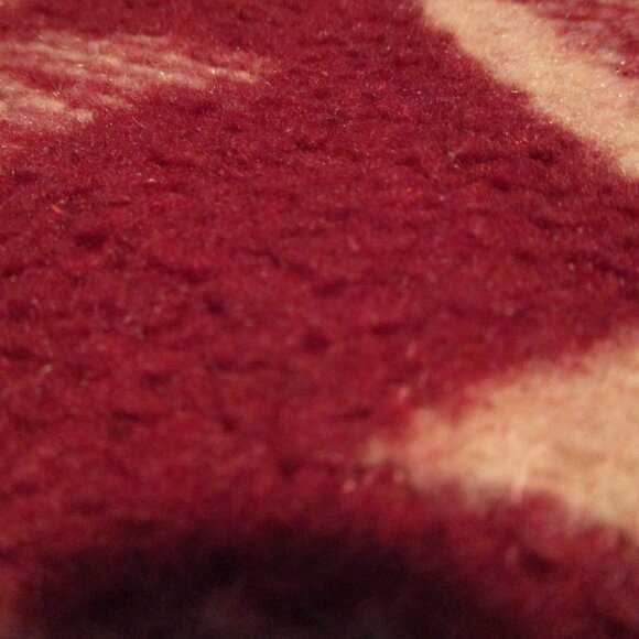 Soft Vintage burgundy 100% wool blanket - Picture 4 of 5